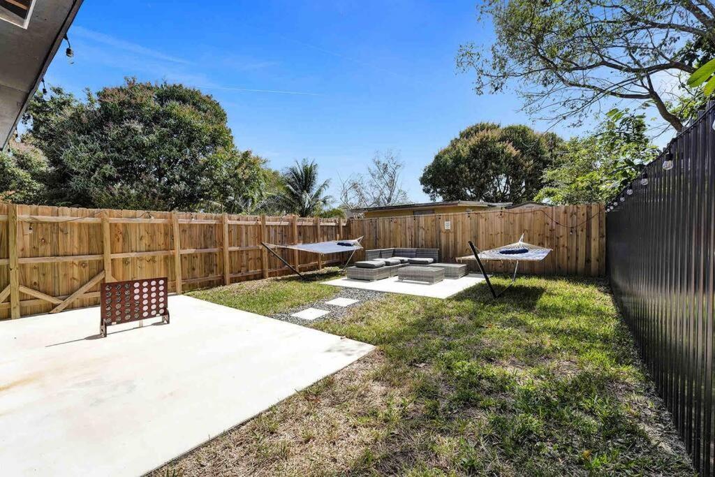Newly Renovated/Near Sunny Isles Beach/Fre-Parking North Miami Beach Bagian luar foto